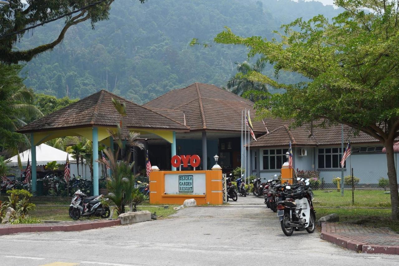 Oyo 44020 Kejora Garden Resort Kampong Pasir Bogak Exterior photo